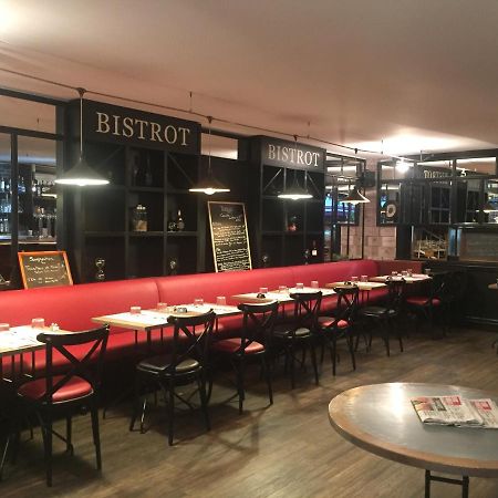 Hotel Restaurant Cousseau Parentis-en-Born Esterno foto